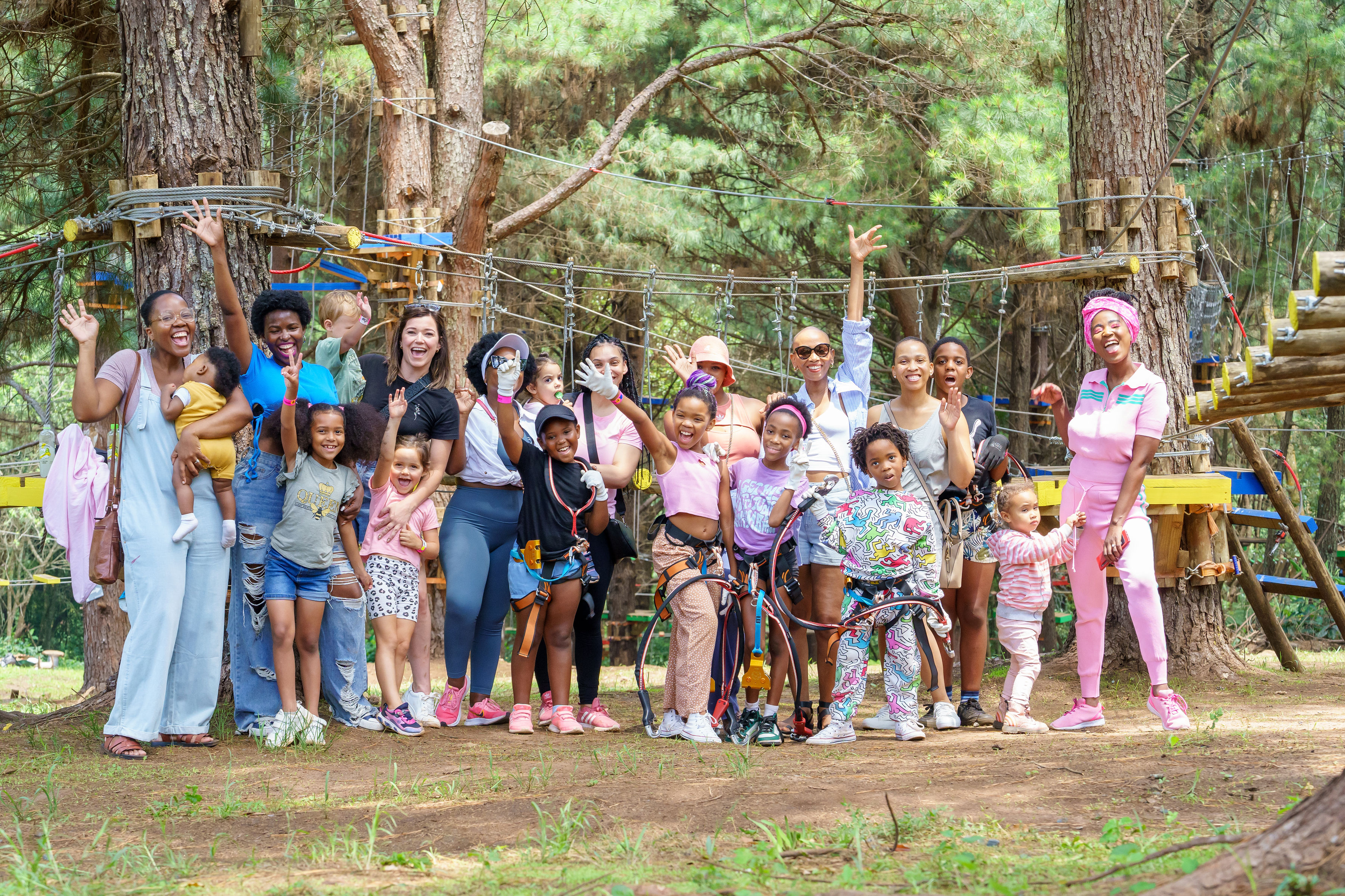 Enfant heureux pendant un anniversaire